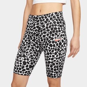 NWT Nike Women's Sportswear Essential Mid Rise Cycle Bike Shorts Black & White